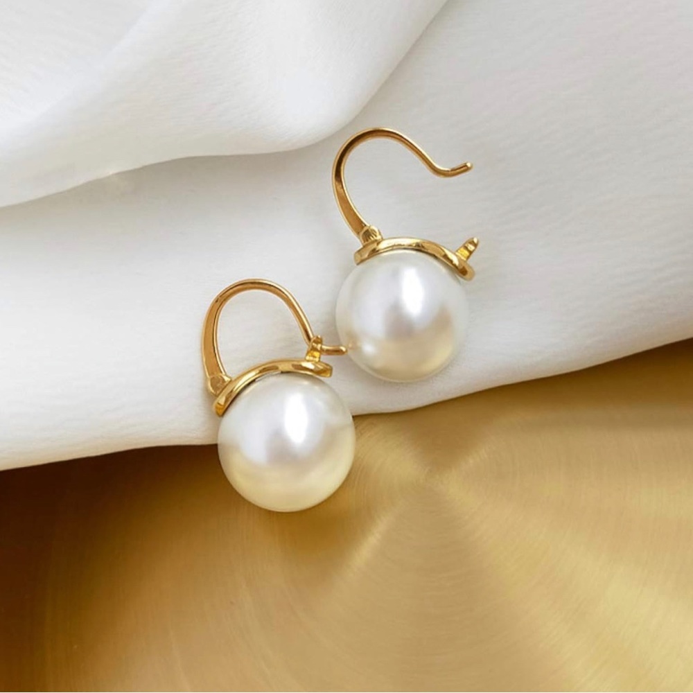 Pearl & Gold Huggies Earrings Hoops - Picture 2 of 3